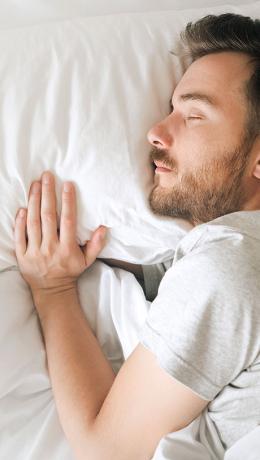 attenzione a dormire con lenti a contatto