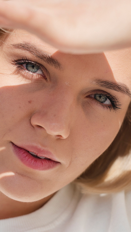 occhi-rossi-donne_460x814